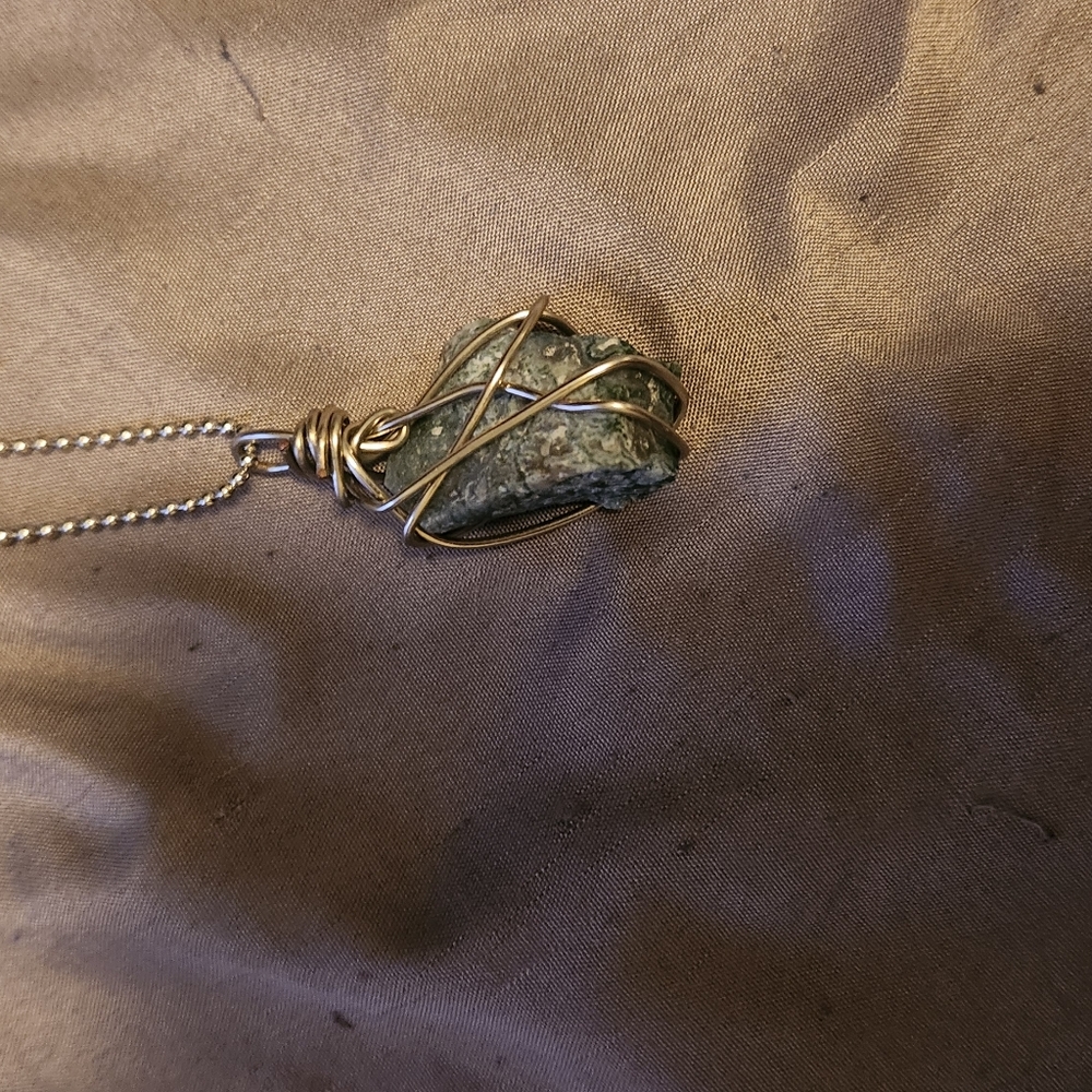 Handmade wire wrap Stone necklace - Picture 3 of 3